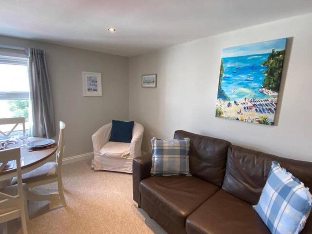 St Margarets Penthouse Apartment 라이드 외부 사진